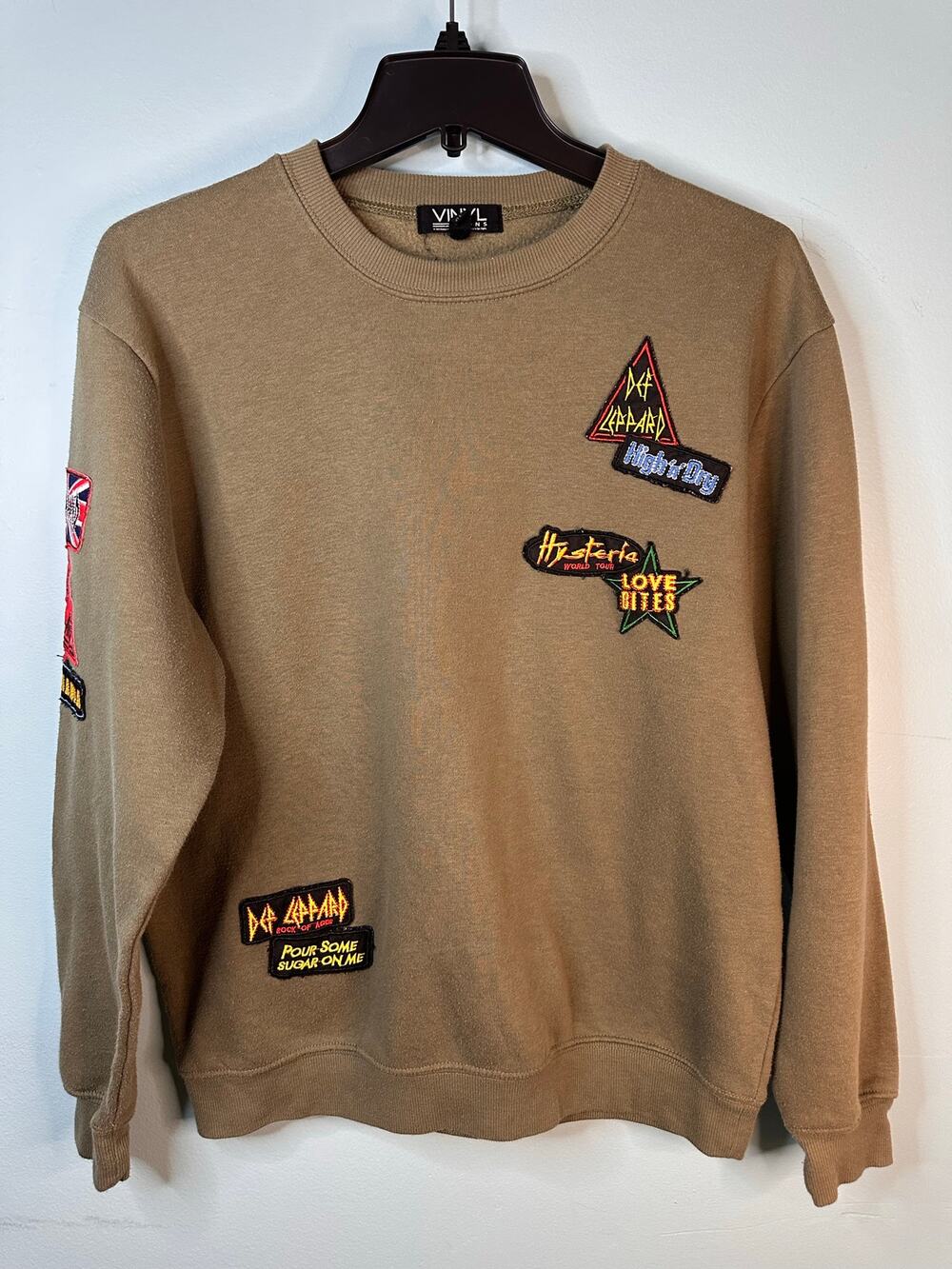 Vinyl Icons olive green band sweatshirt featuring Def Leppard logo patches small